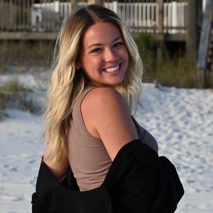 Meet your Posher, Kayla